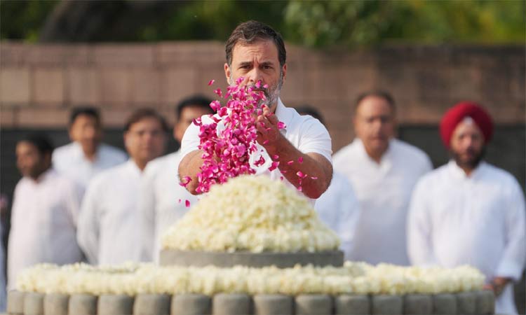 முன்னாள் பிரதமர் ராஜீவ் காந்தி நினைவு தினம்; ராகுல் காந்தி அஞ்சலி