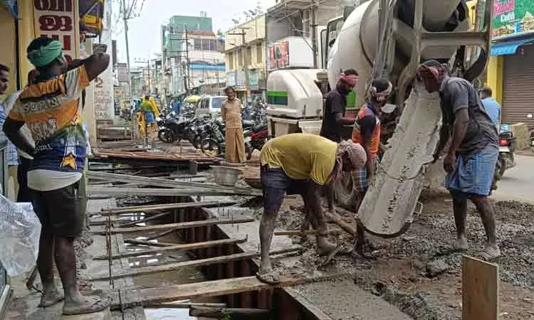 கடலூாில் வடிகால் வாய்க்கால் கட்டும் பணி தீவிரம்