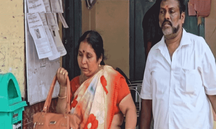 ரெயில் பயணியிடம் 30 சவரன் கொள்ளை ரெயில் பயணியிடம் 30 சவரன் கொள்ளை