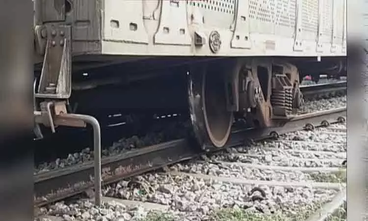 அரக்கோணத்தில் சரக்கு ரெயில் தடம் புரண்டு விபத்து