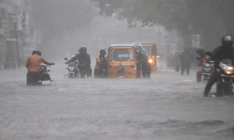 தமிழகத்தில் 2 நாட்களுக்கு ரெட் அலர்ட் தமிழகத்தில் 2 நாட்களுக்கு ரெட் அலர்ட்