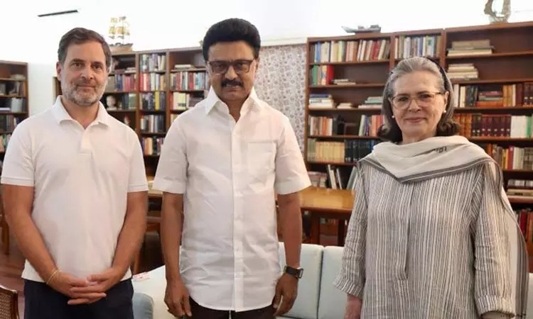 சோனியா காந்தி, ராகுல் காந்தியுடன் முதல்-அமைச்சர் மு.க.ஸ்டாலின் சந்திப்பு சோனியா காந்தி, ராகுல் காந்தியுடன் முதல்-அமைச்சர் மு.க.ஸ்டாலின் சந்திப்பு