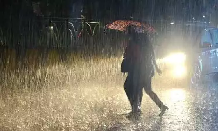 24 மாவட்டங்களில் இரவு 10 மணி வரை மழைக்கு வாய்ப்பு 24 மாவட்டங்களில் இரவு 10 மணி வரை மழைக்கு வாய்ப்பு