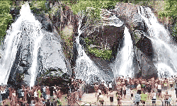 குற்றால அருவிகளில் குளிக்க தடை