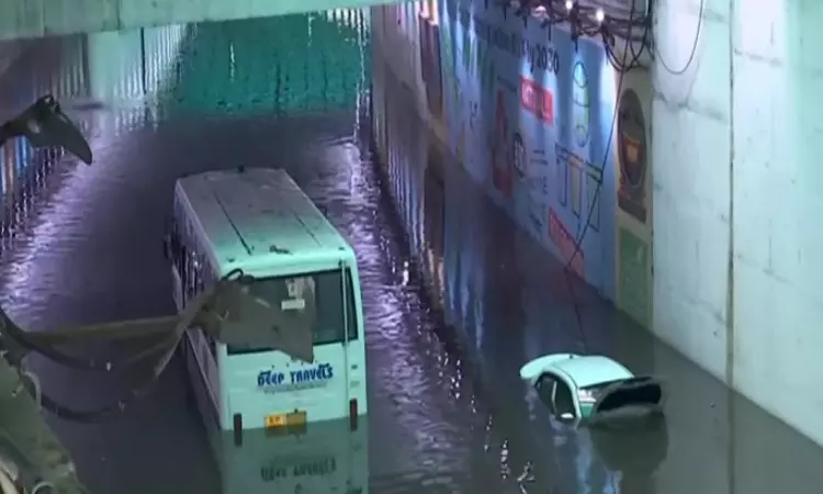 டெல்லியில் கனமழை பெய்து வருகிறது. இதனால் நகரின்... ... இன்றைய முக்கிய செய்திகள் சில வரிகளில்.. 25-05-2025 டெல்லியில் கனமழை பெய்து வருகிறது. இதனால் நகரின்... ... இன்றைய முக்கிய செய்திகள் சில வரிகளில்.. 25-05-2025