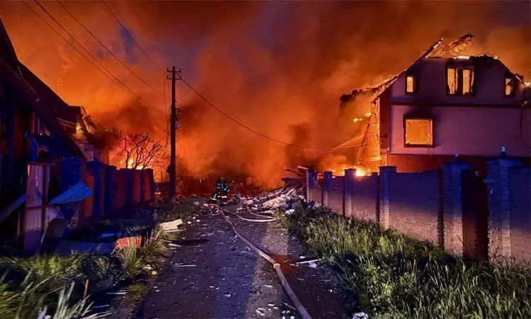 உக்ரைன் மீது ரஷியா டிரோன், ஏவுகணை தாக்குதல்; 13 பேர் பலி உக்ரைன் மீது ரஷியா டிரோன், ஏவுகணை தாக்குதல்; 13 பேர் பலி