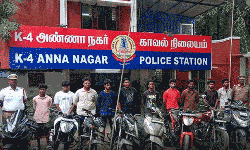 சென்னையில் அதிவேகமாக பைக் ஓட்டிய 10 இளைஞர்கள் கைது சென்னையில் அதிவேகமாக பைக் ஓட்டிய 10 இளைஞர்கள் கைது