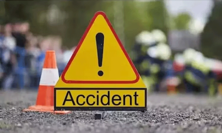 புதுக்கோட்டையில் லாரி மீது பைக் மோதி விபத்து - 2 பேர் பலி