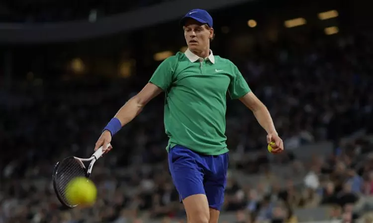 பிரெஞ்சு ஓபன் டென்னிஸ்: நம்பர் 1 வீரர் 2-வது சுற்றுக்கு தகுதி