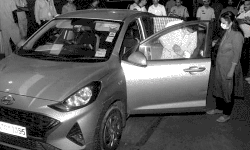 ஒரே குடும்பத்தைச் சேர்ந்த 7 பேர் தற்கொலை ஒரே குடும்பத்தைச் சேர்ந்த 7 பேர் தற்கொலை