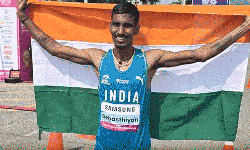 நடைபோட்டியில் வெண்கலம் வென்ற தமிழ்நாட்டு வீரர் நடைபோட்டியில் வெண்கலம் வென்ற தமிழ்நாட்டு வீரர்