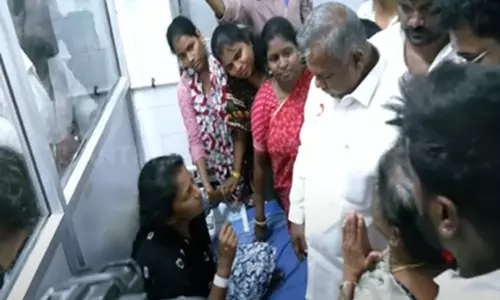 த.வெ.க. பெண் நிர்வாகிகள் மீது தாக்குதலா? - சென்னை கமிஷனர் அலுவலகம் விளக்கம் த.வெ.க. பெண் நிர்வாகிகள் மீது தாக்குதலா? - சென்னை கமிஷனர் அலுவலகம் விளக்கம்