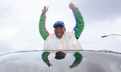 55 வயதில் எவரெஸ்டில் ஏறி சாதனை 55 வயதில் எவரெஸ்டில் ஏறி சாதனை