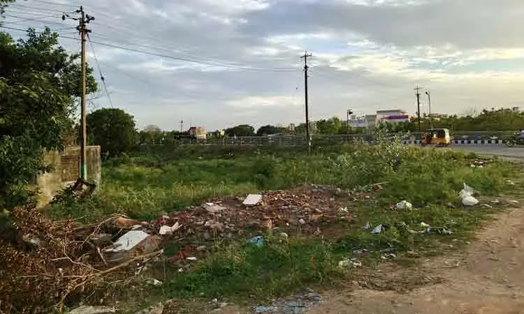 அரியலூர் கல்லங்குறிச்சியில் சேதமடைந்த நிழற்கூடம் இடித்து அகற்றம்