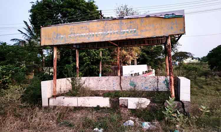 அரியலூர் கல்லங்குறிச்சியில் சேதமடைந்த நிழற்கூடம் இடித்து அகற்றம்