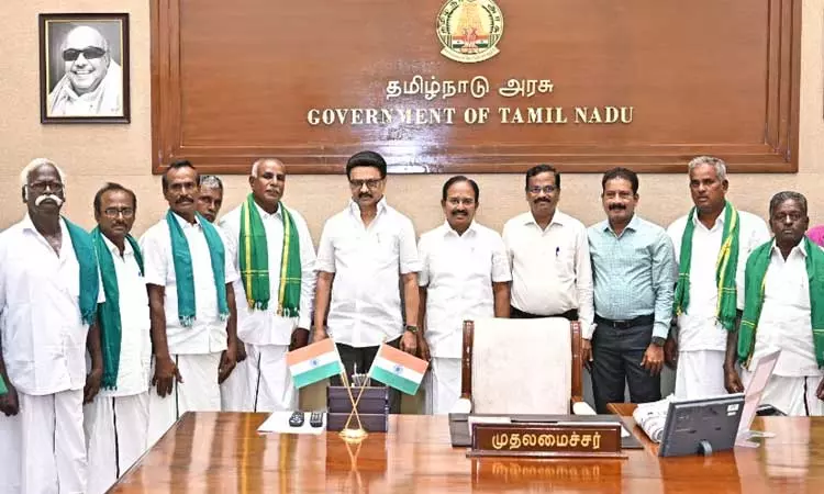 முதல்-அமைச்சர் மு.க.ஸ்டாலினுக்கு நன்றி தெரிவித்த விவசாயிகள் முதல்-அமைச்சர் மு.க.ஸ்டாலினுக்கு நன்றி தெரிவித்த விவசாயிகள்