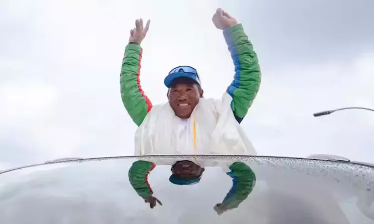 55 வயதில் எவரெஸ்டில் ஏறி சாதனை