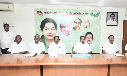 எடப்பாடி பழனிசாமி தலைமையில் ஆலோசனை கூட்டம் தொடங்கியது