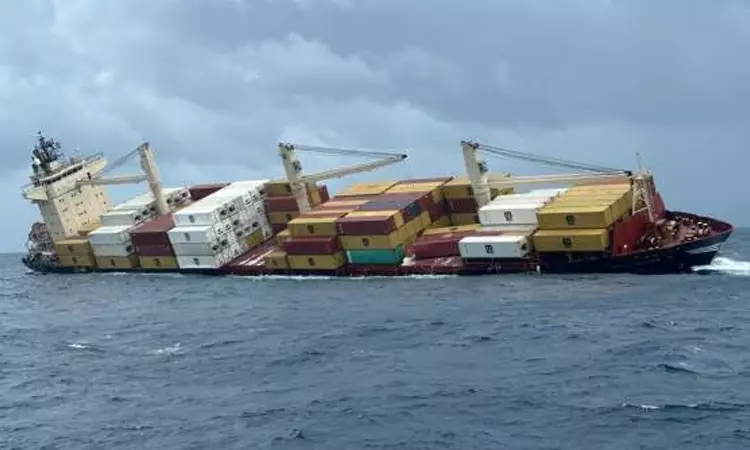 சரக்கு கப்பல் மூழ்கிய விவகாரம்; பேரிடராக அறிவித்தது கேரள அரசு சரக்கு கப்பல் மூழ்கிய விவகாரம்; பேரிடராக அறிவித்தது கேரள அரசு