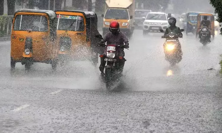 சென்னையில் பல்வேறு பகுதிகளில் பரவலாக மழை சென்னையில் பல்வேறு பகுதிகளில் பரவலாக மழை