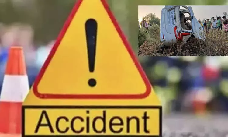 திருமண நிகழ்ச்சிக்கு சென்றபோது பள்ளத்தில் கார் கவிழ்ந்து விபத்து; 5 பேர் பலி திருமண நிகழ்ச்சிக்கு சென்றபோது பள்ளத்தில் கார் கவிழ்ந்து விபத்து; 5 பேர் பலி