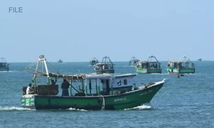 குமரி - மீனவர்கள் கரை திரும்ப அறிவுறுத்தல் குமரி - மீனவர்கள் கரை திரும்ப அறிவுறுத்தல்