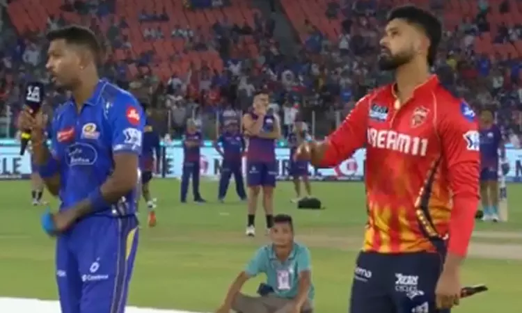 ஐ.பி.எல். தகுதி சுற்று 2: மும்பைக்கு எதிராக டாஸ் வென்ற பஞ்சாப் பந்துவீச்சு தேர்வு