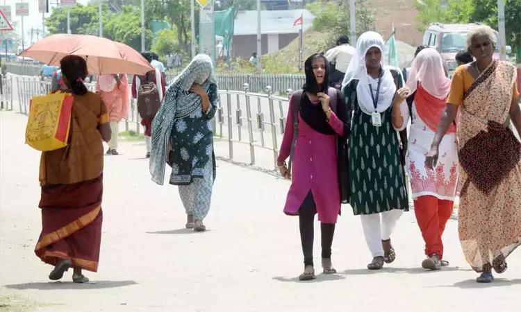 தமிழகத்தில் இன்று 12 இடங்களில் வெயில் சதம்