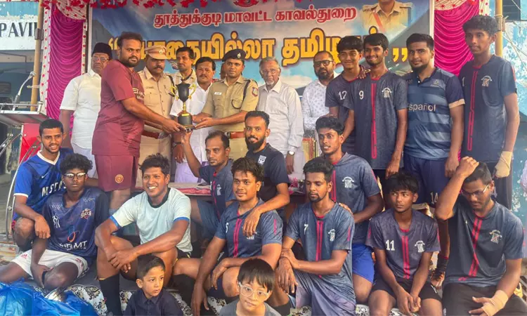 போதையில்லா தமிழகம் விழிப்புணர்வு கால்பந்து போட்டி: எஸ்.பி. பரிசு வழங்கல்