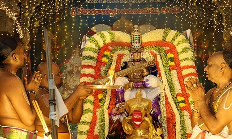 கோவிந்தராஜ சுவாமி கோவில் பிரம்மோற்சவ விழா: ஹம்ச வாகனத்தில் உற்சவர் வீதி உலா