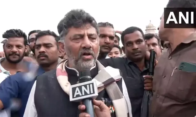 மன்னிப்பு கோரினார் கர்நாடக துணை முதல்-மந்திரி டி.கே.சிவக்குமார் மன்னிப்பு கோரினார் கர்நாடக துணை முதல்-மந்திரி டி.கே.சிவக்குமார்