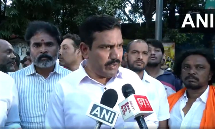 கர்நாடக முதல்-மந்திரி மீது வழக்குப்பதிவு செய்ய வேண்டும் - கர்நாடக பாஜக கர்நாடக முதல்-மந்திரி மீது வழக்குப்பதிவு செய்ய வேண்டும் - கர்நாடக பாஜக