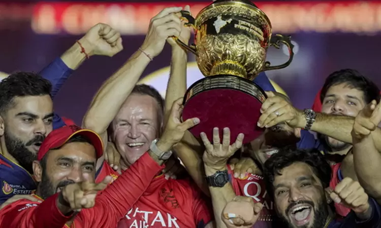 ஐ.பி.எல். கோப்பையை வென்ற ஆர்சிபி.. தலைமை பயிற்சியாளர்  கூறியது என்ன..?