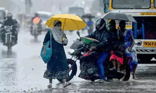 தமிழகத்தில் இன்றும், நாளையும் பலத்த காற்றுடன் கூடிய மிதமான மழைக்கு வாய்ப்பு