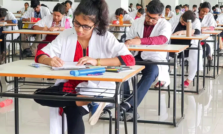 முதுநிலை நீட் தேர்வை ஆக.3-ல் நடத்த சுப்ரீம் கோர்ட்டு அனுமதி முதுநிலை நீட் தேர்வை ஆக.3-ல் நடத்த சுப்ரீம் கோர்ட்டு அனுமதி