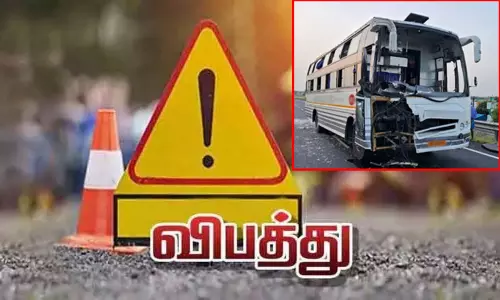 லாரி மீது ஆம்னி பஸ் மோதி விபத்து - 10 பேர் காயம் லாரி மீது ஆம்னி பஸ் மோதி விபத்து - 10 பேர் காயம்
