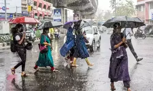 12 மாவட்டங்களில் மதியம் 1 மணி வரை மழைக்கு வாய்ப்பு 12 மாவட்டங்களில் மதியம் 1 மணி வரை மழைக்கு வாய்ப்பு