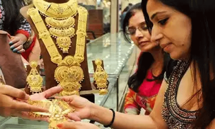 அதிரடியாக குறைந்த தங்கம் விலை... இன்றைய நிலவரம் என்ன? அதிரடியாக குறைந்த தங்கம் விலை... இன்றைய நிலவரம் என்ன?