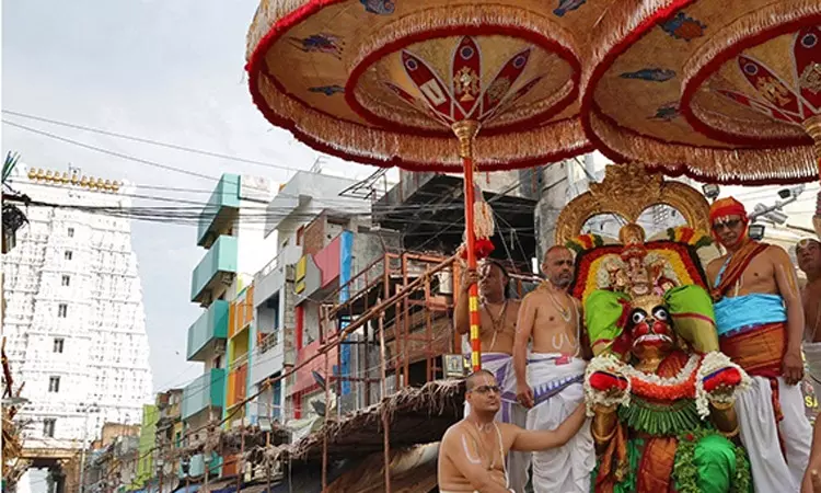 திருப்பதி பிரம்மோற்சவ விழா: அனுமந்த வாகனத்தில் வலம் வந்த கோவிந்தராஜ சுவாமி