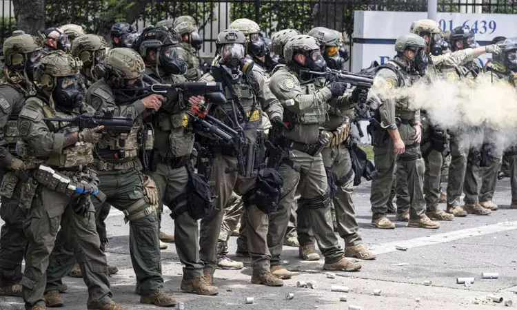 அமெரிக்காவில் கலவரத்தை கட்டுப்படுத்த 2 ஆயிரம் ராணுவ வீரர்கள் குவிப்பு