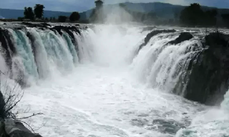 ஒகேனக்கல் காவிரி ஆற்றின் நீர்வரத்து குறைவு