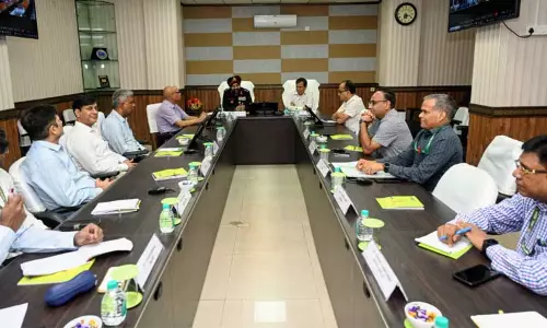 கவச வாகன உற்பத்தி நிறுவனத்தில் இந்திய ராணுவ தென்னிந்திய பகுதி தளபதி ஆலோசனை