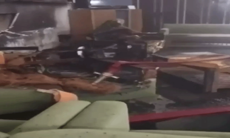 ஜம்மு காஷ்மீர்: சட்டசபை வளாகத்தில் திடீர் தீ விபத்து ஜம்மு காஷ்மீர்: சட்டசபை வளாகத்தில் திடீர் தீ விபத்து