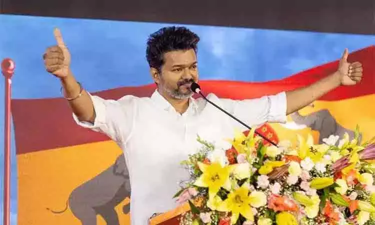 வாட்ஸ்-அப், பேஸ்புக் மூலம் மக்களை கவர முடிவு: சமூக வலைத்தள அரசியல் பணிகளை முன்னெடுக்கும் த.வெ.க.