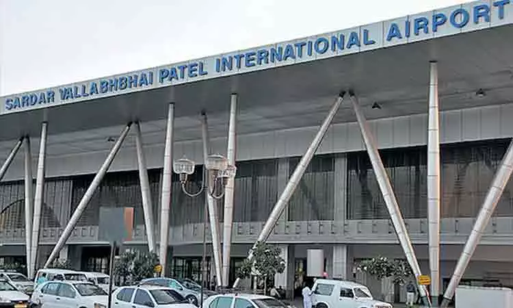 அகமதாபாத்தில் மீண்டும் விமான சேவை தொடக்கம்முன்னதாக... ... குஜராத் விமான விபத்து; 204 பேர் உயிரிழந்ததாக தகவல் அகமதாபாத்தில் மீண்டும் விமான சேவை தொடக்கம்முன்னதாக... ... குஜராத் விமான விபத்து; 204 பேர் உயிரிழந்ததாக தகவல்