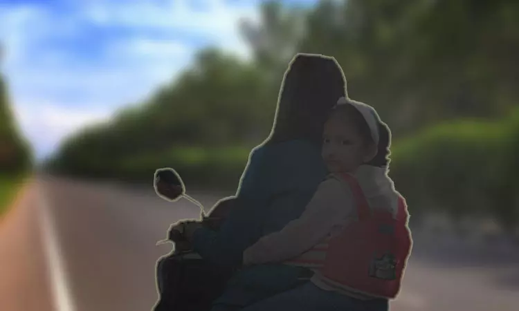 தமிழ் தெரியாததால் குழப்பம்: லிப்ட் கேட்ட வடமாநில சிறுமியை வேறு பள்ளியில் இறக்கிவிட்ட பெண் - பெற்றோர் பீதி