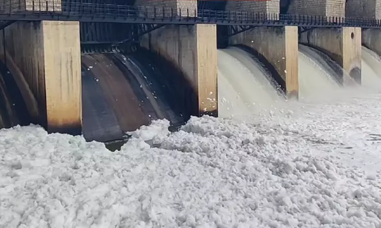 தென்பெண்ணை ஆற்றில் குவியல் குவியலாக ரசாயன நுரை -... ... இன்றைய முக்கிய செய்திகள்.. சில வரிகளில்.. 14-06-2025 தென்பெண்ணை ஆற்றில் குவியல் குவியலாக ரசாயன நுரை -... ... இன்றைய முக்கிய செய்திகள்.. சில வரிகளில்.. 14-06-2025