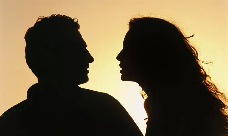 இயற்கைக்கு மாறான உறவுக்கு அழைத்து தொல்லை.. கணவர் மீதான வழக்கை ரத்து செய்ய கோர்ட்டு மறுப்பு