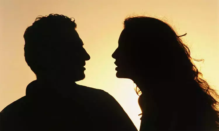 இயற்கைக்கு மாறான உறவுக்கு அழைத்து தொல்லை.. கணவர் மீதான வழக்கை ரத்து செய்ய கோர்ட்டு மறுப்பு இயற்கைக்கு மாறான உறவுக்கு அழைத்து தொல்லை.. கணவர் மீதான வழக்கை ரத்து செய்ய கோர்ட்டு மறுப்பு