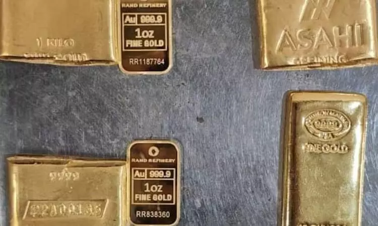 அமெரிக்காவில் இருந்து மும்பைக்கு ரூ. 1.41 கோடி மதிப்புள்ள தங்கம் கடத்திய விமான ஊழியர் கைது